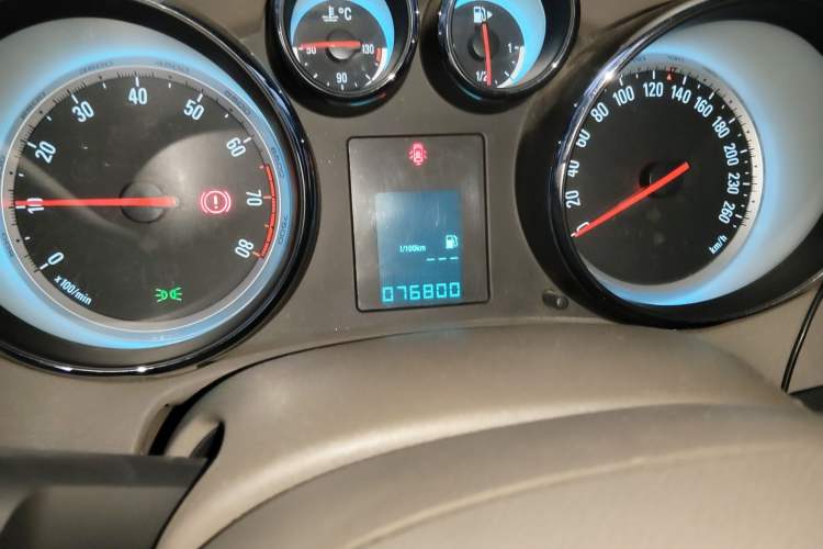 Used Buick GT 2013 GT 1.6L Manual Entry-Level Model Odometer Close Up