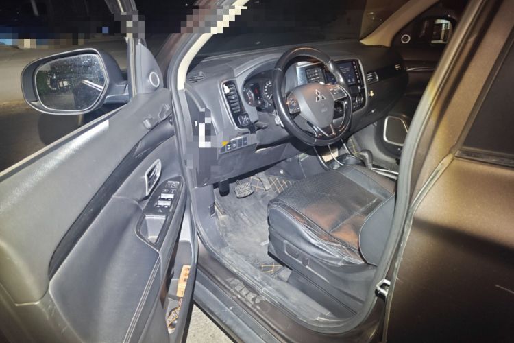 Used Mitsubishi Outlander 2016 2.4L 4x4 Luxury Edition 7-Seater
