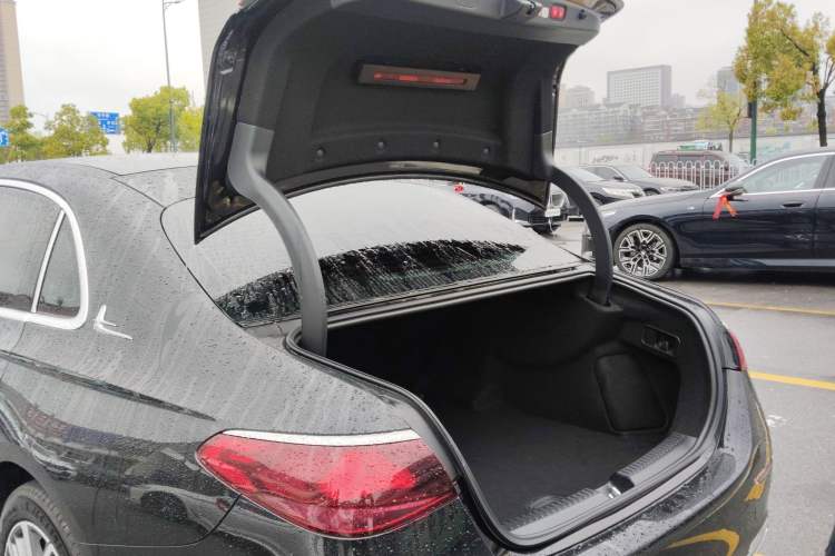 Used Mercedes-Benz E-Class 2024 Refresh E 300 L Stylish Edition
