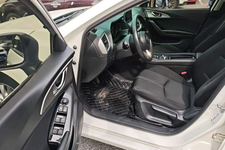 Used Mazda 3 Axela 2017 Sedan 1.5L Automatic Luxury Model Emission Standard China V Driver Seat