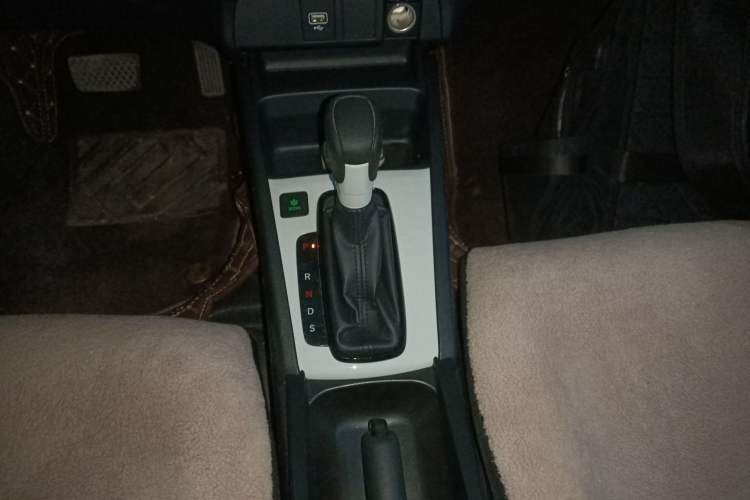 Used Honda Fit 2022 1.5L CVT Trendy Sunroof Edition Gear Lever