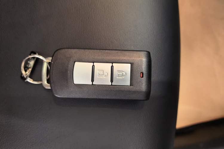 Used Mitsubishi Outlander 2019 2.0L Two-Wheel Drive Comfort Edition 5 Seats China VI Standard
