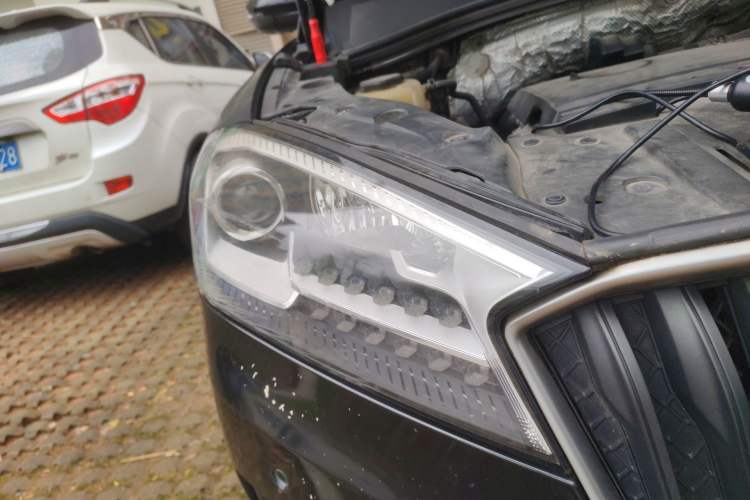 Used BORGWARD BX7 2016 28T Four-wheel Drive Luxury Edition 5 Seats Right Front Headlight