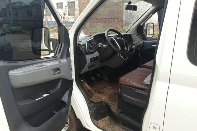 Used SAIC MAXUS Xintu V80 2025 Value Edition Aoyuntong 2.0T Manual Short Wheelbase Mid-Height 127 Ps 7/9 Seats