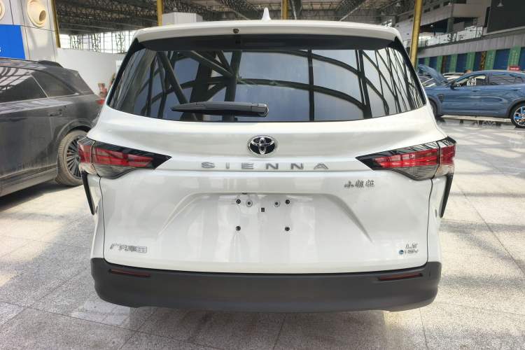 Used Toyota SIENNA 2026 Model 2.5L Dual-Engine Two-Wheel-Drive Comfort Edition
