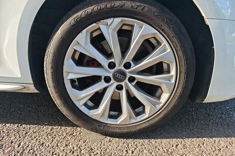 Used Audi A4L 2019 40 TFSI Ambition China VI Right Front Wheel Hub