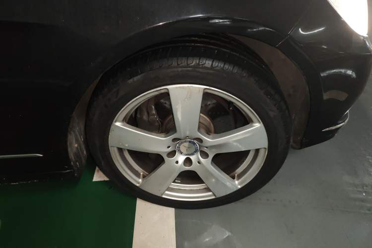 Used Mercedes-Benz E-Class 2013 E 300 L Elegant Model Right Front Wheel Hub