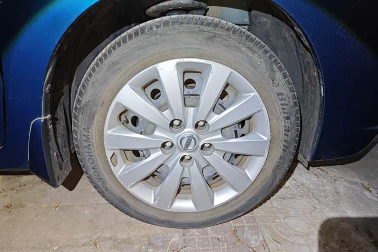 Used Nissan Lannia 2016 1.6L Manual Fashion Edition Right Front Wheel Hub