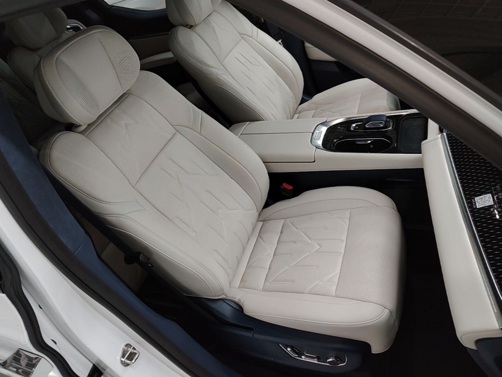 Zeekr 009 2024 7-Seater Walk-Through Version Four-Wheel Drive 108 kWh — снимка 19
