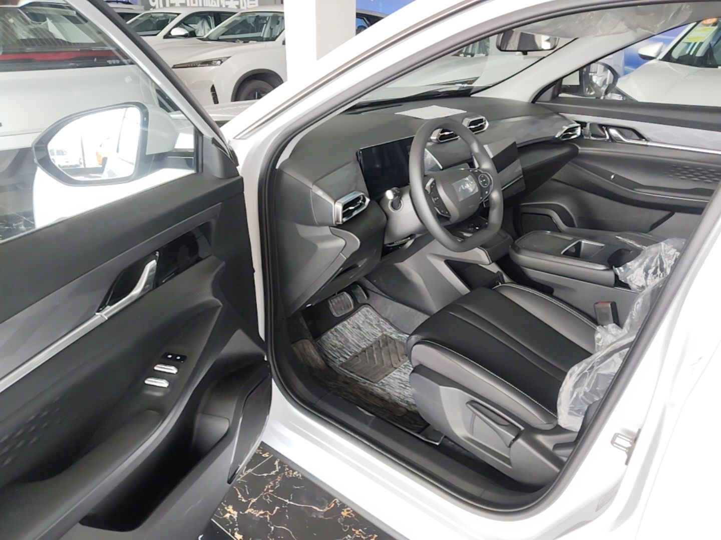 Dongfeng Aeolus SKY EV01 2025 530 km AIR Elite Edition — снимка 18