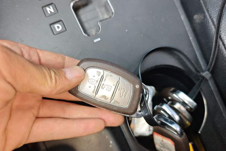 Used Hyundai ix35 2015 2.0L Automatic 2WD Smart Version China V Standard Vehicle Key