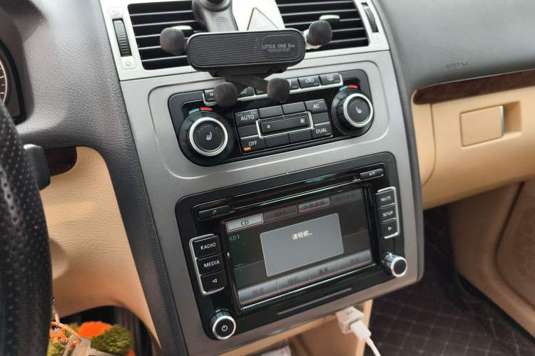 Used Volkswagen Touran 2011 1.4T DSG ZhiZhen Edition 5 Seats Audio And AC Panel