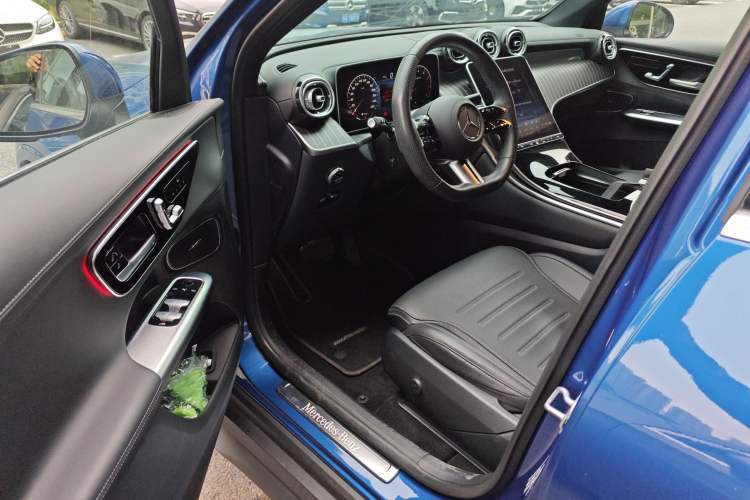 Used Mercedes-Benz GLC 2024 Facelifted GLC 260 L 4MATIC Luxury Version 5 Seats Driver Seat