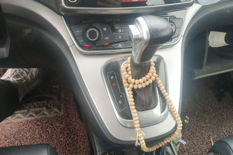 Used Haval H6 2016 Upgraded Model 1.5T Automatic Two-Wheel Drive Elite Version Gear Lever