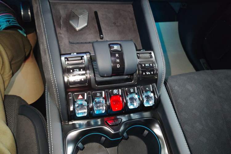 Used Formula Leopard 5 2023 Cloud Ride Flagship Edition
