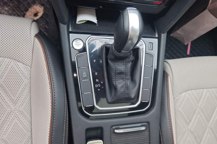 Used Volkswagen Magotan 2023 2 Million Units Commemorative Edition 330TSI DSG Luxury Version Gear Lever