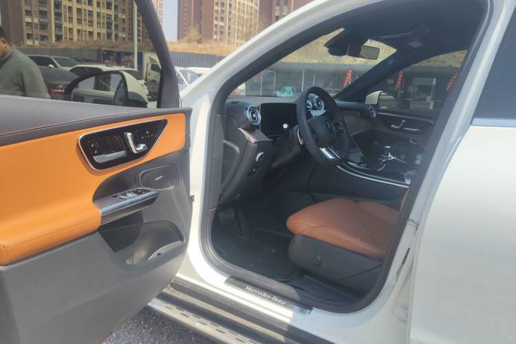 Used Mercedes-Benz GLC 2025 Refreshed GLC 300 L 4MATIC Dynamic Version 5 Seats
