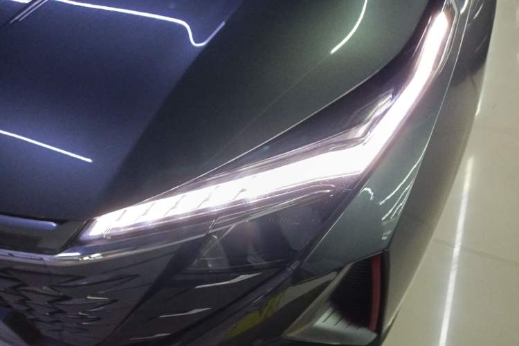 Used CHANGAN OSHAN Z6 2022 Blue Whale 1.5T DCT Smart Edition Left Front Headlight