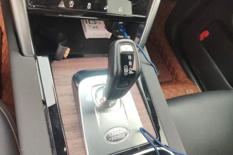 Used Land Rover Discovery Sport 2020 249 PS R-Dynamic Performance Edition Gear Lever