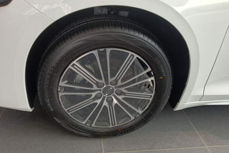 Used Geely Auto Preface 2026 Model Oriental Yao 1.5TD Fuyao Edition Left Front Wheel Hub