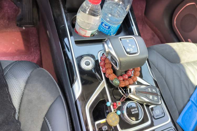 Used Hongqi HS5 2022 Facelifted Version 2.0T Smart Connect Flagship All-Wheel-Drive Edition
