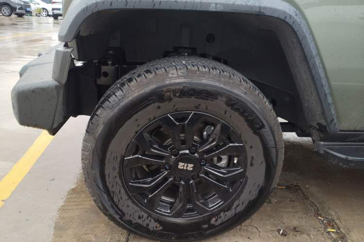 Used 212 T01 2024 2.0T Explorer Exterior 2