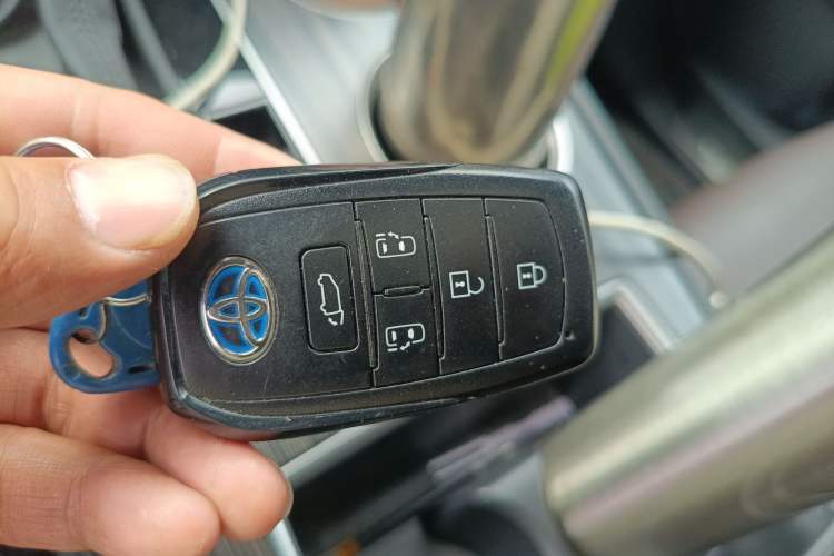 Used Toyota SIENNA 2021 2.5L Hybrid Platinum Edition Vehicle Key