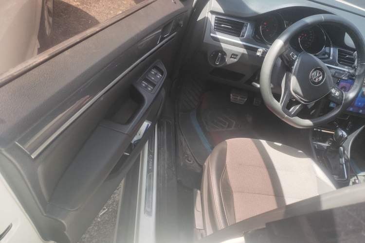 Used Volkswagen C-TREK 2018 1.5L Automatic Comfort Model Driver Seat