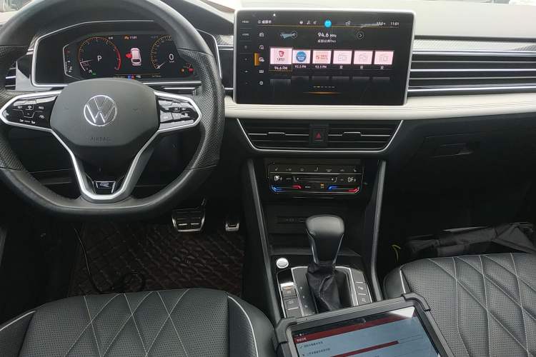 Used Volkswagen Tiguan L 2023 Restyled 330TSI Automatic Two-Wheel Drive R-Line Enhanced Comfort Version Audio And AC Panel