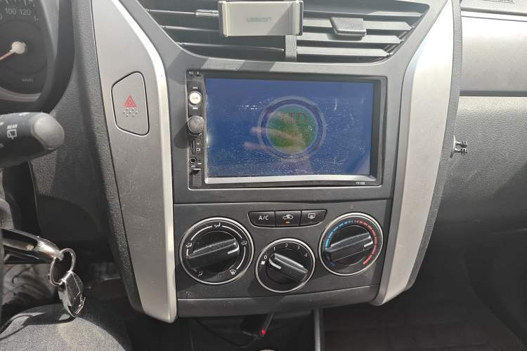 Used Venucia R50X 2013 1.6L Automatic Model