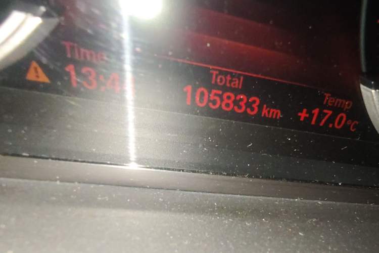 Used BMW 5 Series 2017 528Li Leading Model Odometer Close Up