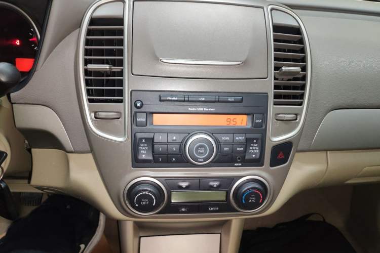 Used Nissan Sylphy 2016 Classic 1.6XE Manual Leading Edition Audio And AC Panel