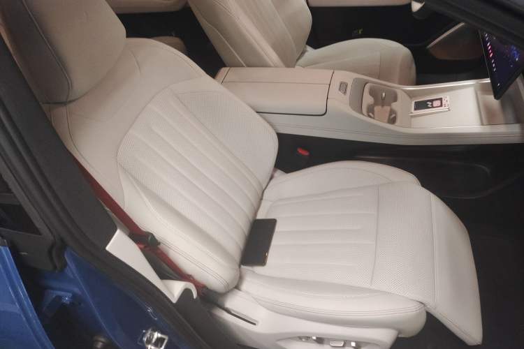 Used ONVO L60 2024 60 kWh Rear-Drive Version