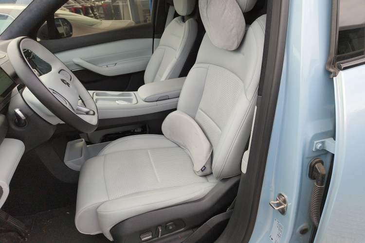 Used Nio ES6 2024 75 kWh Left Front Seat