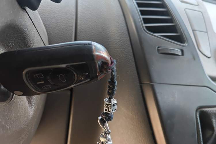 Used SAIC MAXUS Xintu V80 2014 2.5T Aoyuntong Short Wheelbase Low Roof