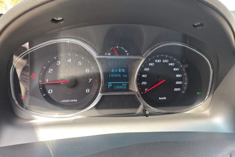 Used Chevrolet Captiva 2015 2.4L 4x4 Flagship Edition 7-Seater