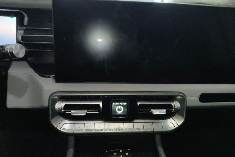 Used BAIC Off-Road BJ40 2024 2.0T All-New Urban Hunter Edition Chivalrous Style