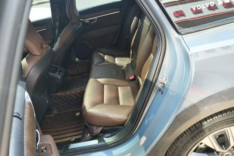 Used Volvo V90 2021 Cross Country B5 AWD Smart Range Edition