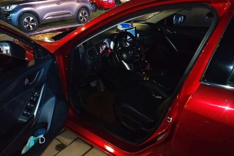 Used Mazda Atenza 2017 2.0L Blue Sky Luxury Edition
