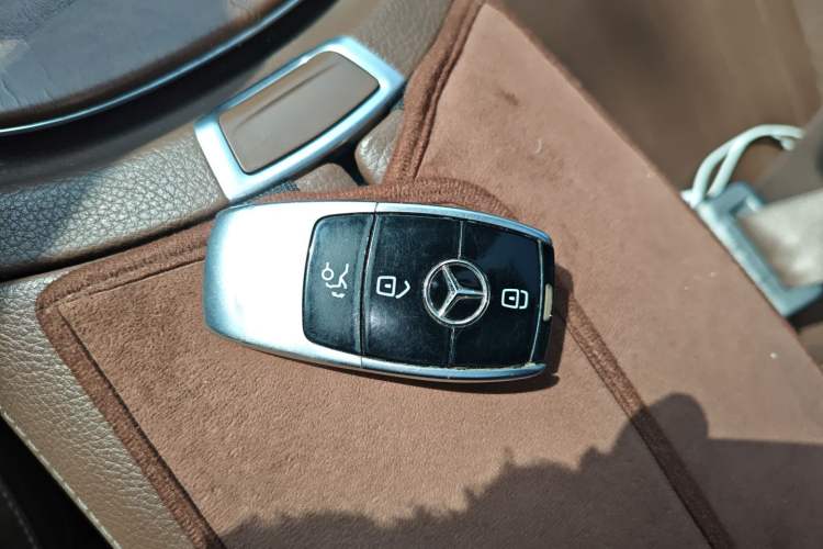 Used Mercedes-Benz E-Class 2017 E 300 L Sporty and Stylish Model
