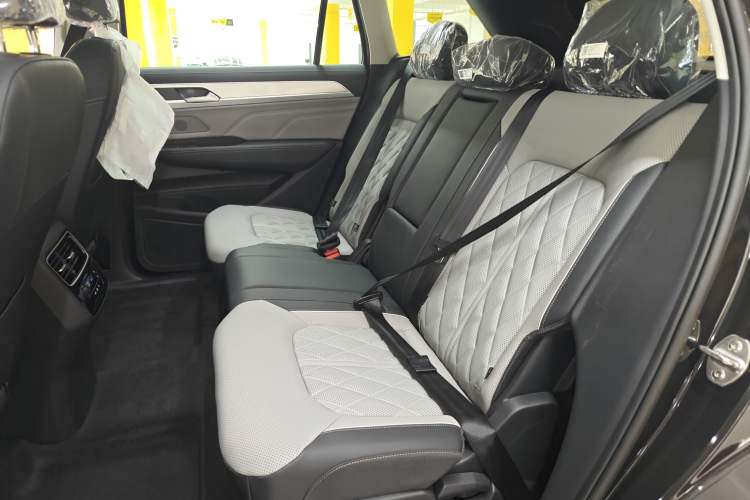 Used Volkswagen Tavendor 2026 Model 380TSI Four-Wheel Drive R-Line Cruise Zhongxiang Edition