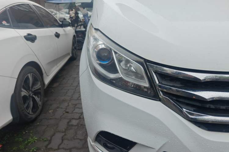 Used SAIC MAXUS G10 2016 2.0T Automatic Elite Edition Right Front Headlight