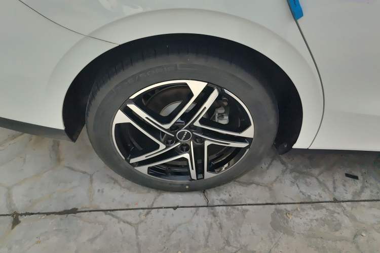 Used Roewe D7 2023 DMH 125km Excellence Edition
