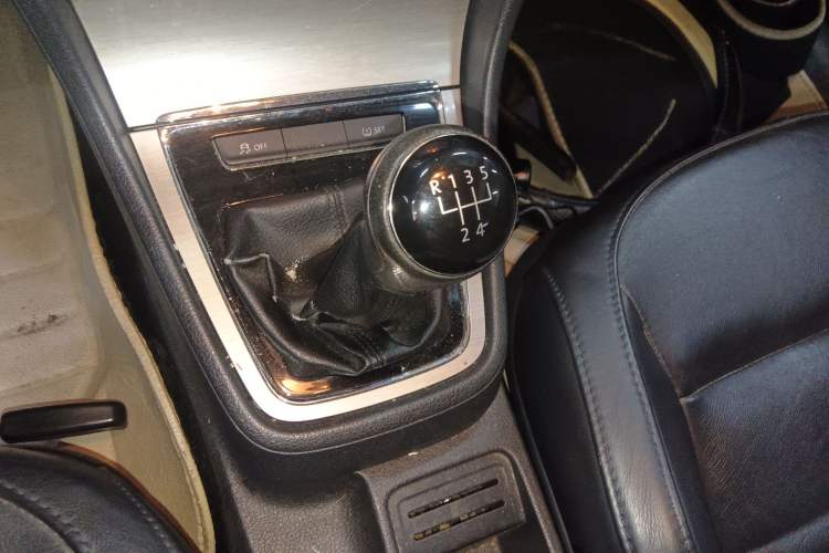 Used Volkswagen Lavida 2013 1.6L Manual Comfort Edition Gear Lever