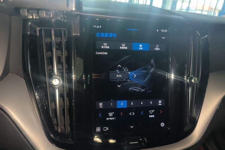 Used Volvo XC60 2022 B5 4x4 Zhiyi Luxury Edition Audio And AC Panel