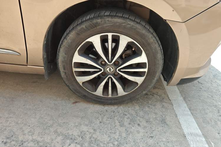 Used Dongfeng Aeolus A60 2016 1.5L Manual Luxury Version Right Front Wheel Hub