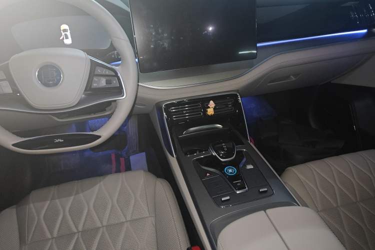 Used BYD Tang New Energy 2025 DM-i 115KM Prestige Model
