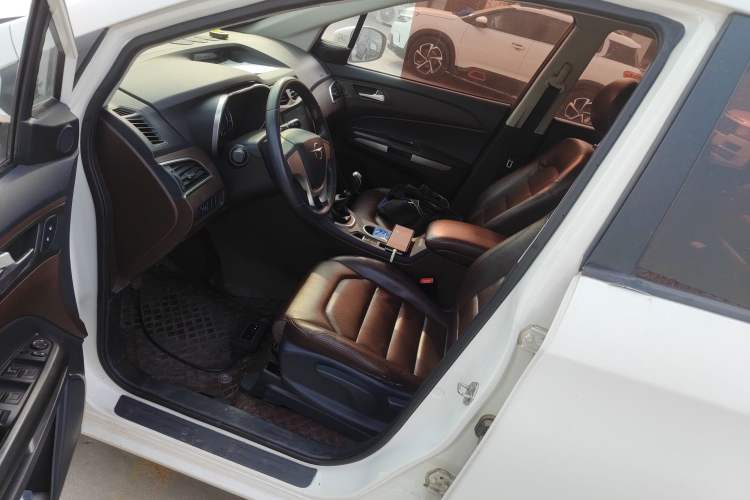 Used Haima V70 2016 2.0L Manual - Enjoyment Version 6 Seats