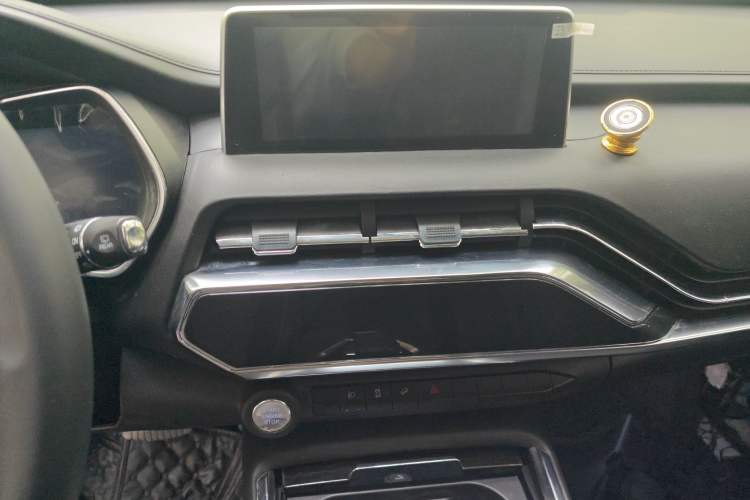 Used Zotye T500 2018 1.5T Automatic Smart Connected Prestige Model Audio And AC Panel