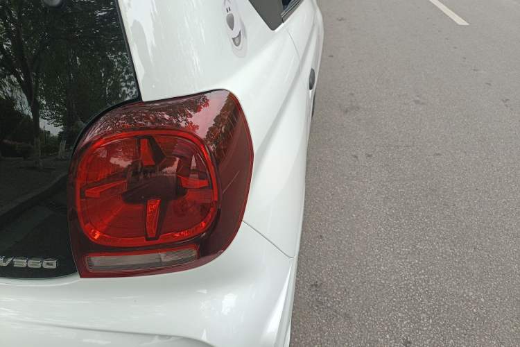 Used Roewe Clever 2022 311km QiQi BoBo Edition Right Rear Taillight